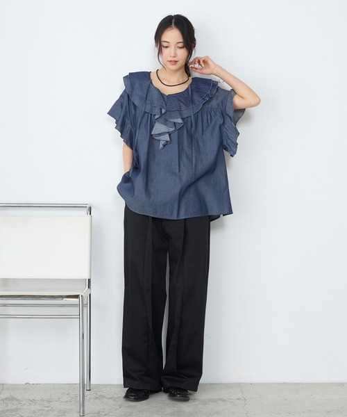 forksy.(フォルクシー)の「【forksy.】ラッフルフリル ライトデニム フレンチスリーブブラウス(シャツ/ブラウス・レディース・ブラック/ライトブルー/ライトグレー/ネイビー・FREE)」の11枚目の写真