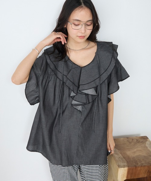 forksy.(フォルクシー)の「【forksy.】ラッフルフリル ライトデニム フレンチスリーブブラウス(シャツ/ブラウス・レディース・ブラック/ライトブルー/ライトグレー/ネイビー・FREE)」の16枚目の写真