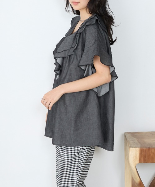 forksy.(フォルクシー)の「【forksy.】ラッフルフリル ライトデニム フレンチスリーブブラウス(シャツ/ブラウス・レディース・ブラック/ライトブルー/ライトグレー/ネイビー・FREE)」の19枚目の写真