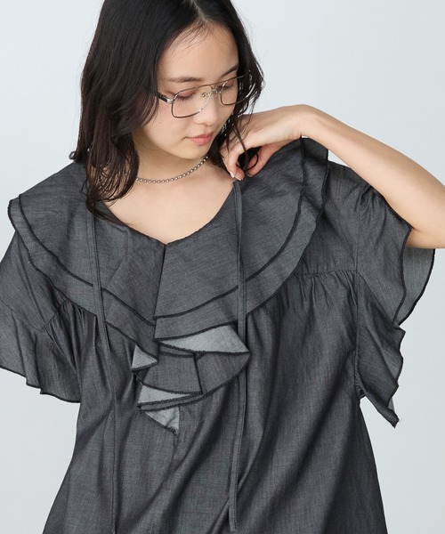 forksy.(フォルクシー)の「【forksy.】ラッフルフリル ライトデニム フレンチスリーブブラウス(シャツ/ブラウス・レディース・ブラック/ライトブルー/ライトグレー/ネイビー・FREE)」の21枚目の写真