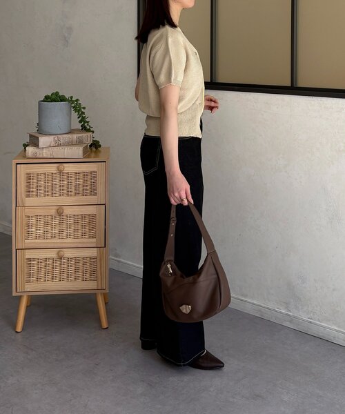 Thevon（ゼボン）の「バイカラー5分袖ショートパフカーディガン（カーディガン/ボレロ・レディース・ベージュ/ネイビー/サックスブルー・FREE）」の11枚目の写真