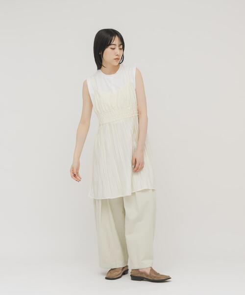 KBF（ケイビーエフ）の「リンクルミニキャミワンピース（ワンピース・レディース・ダークブラウン/チャコールグレー/アイボリー・ONE）」の7枚目の写真