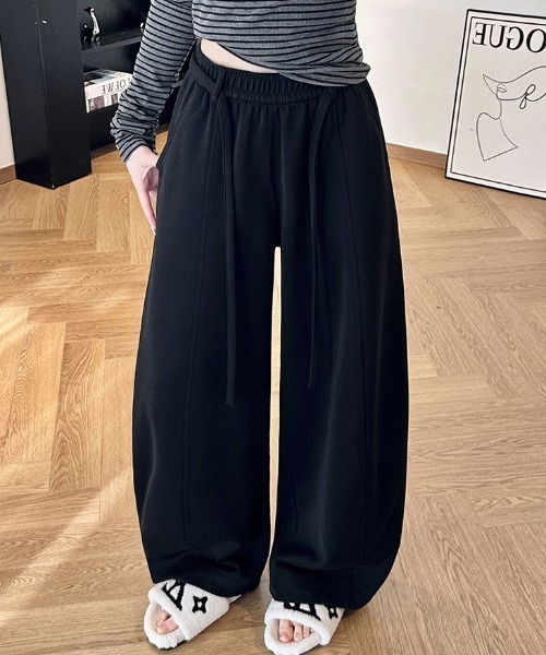 Teem Store(チームストア)の「【ユニセックス】ウエスト紐ワイドスウェットカーブパンツ(スウェットパンツ・レディース・ダークパープル/ブラック/ブラウン/グレー・L/M)」の5枚目の写真