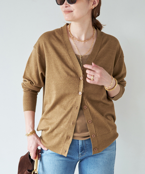 Deuxieme Classe(ドゥーズィエムクラス)の「BRONZER RICH Vネック カーディガン(カーディガン/ボレロ・レディース・キャメル・FREE)」の2枚目の写真