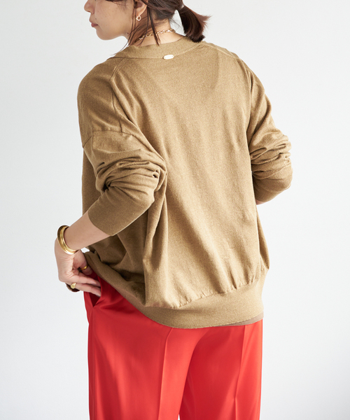 Deuxieme Classe(ドゥーズィエムクラス)の「BRONZER RICH Vネック カーディガン(カーディガン/ボレロ・レディース・キャメル・FREE)」の11枚目の写真