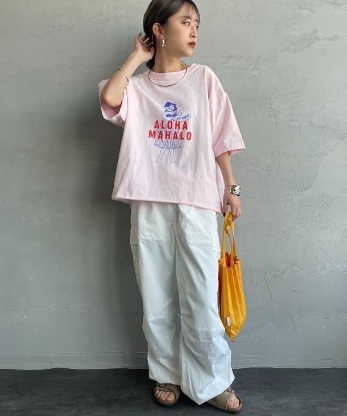 FUNG（ファング）の「[FUNG/ファング] 別注 ALOHA MAHALO カットオフプリントTシャツ（Tシャツ/カットソー・レディース・ピンク/ホワイト・M）」の4枚目の写真