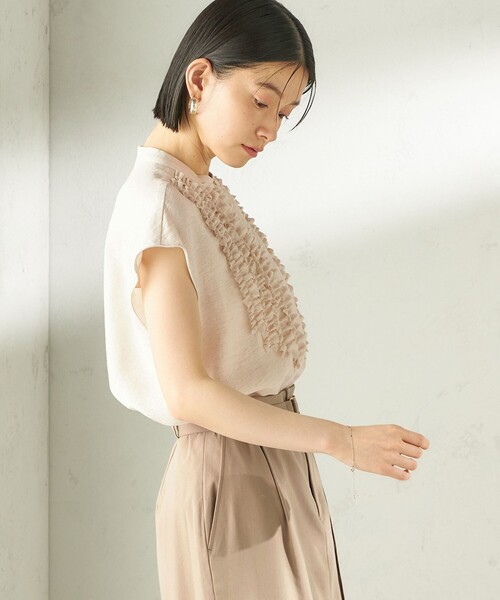 SHIPS(シップス)の「〈接触冷感/手洗い可能〉Jupiter 麻混 フリル ブラウス(シャツ/ブラウス・レディース・ブラウン/アイボリー/ライトブルー・ONE SIZE)」の21枚目の写真