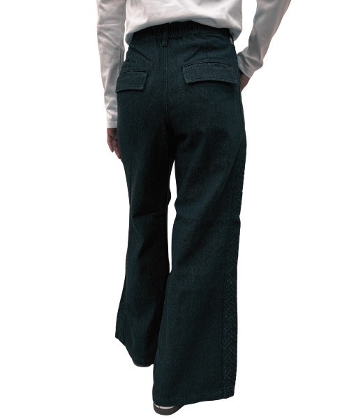 COOK JEANS（クックジーンズ）の「サイド切替 膝タックデニムパンツ（その他パンツ・レディース・ブラック・FREE）」の4枚目の写真