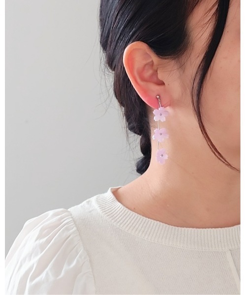 tone(トーン)の「【推しに愛されるアクセサリー】春を纏う、3連桜のピアス(サージカルステンレス)(MA)(ピアス(両耳用)・レディース・ピンク・FREE)」の6枚目の写真