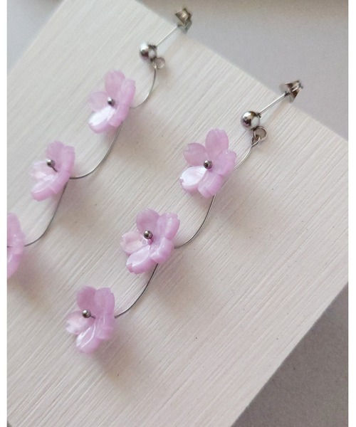 tone(トーン)の「【推しに愛されるアクセサリー】春を纏う、3連桜のピアス(サージカルステンレス)(MA)(ピアス(両耳用)・レディース・ピンク・FREE)」の14枚目の写真