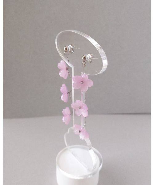 tone(トーン)の「【推しに愛されるアクセサリー】春を纏う、3連桜のピアス(サージカルステンレス)(MA)(ピアス(両耳用)・レディース・ピンク・FREE)」の15枚目の写真