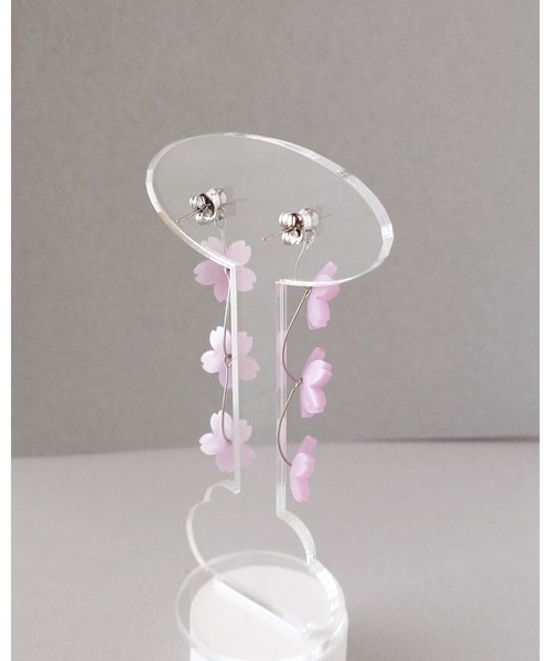 tone(トーン)の「【推しに愛されるアクセサリー】春を纏う、3連桜のピアス(サージカルステンレス)(MA)(ピアス(両耳用)・レディース・ピンク・FREE)」の16枚目の写真