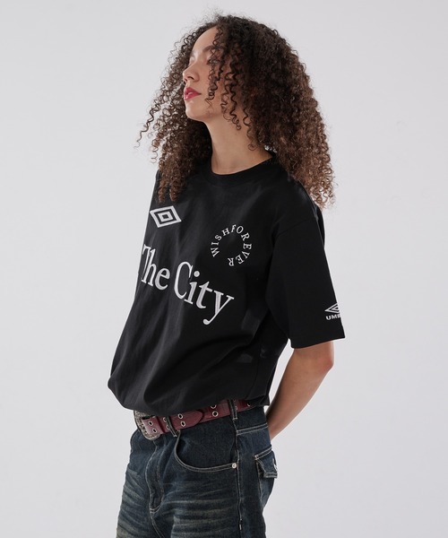 WISH FOR EVER（ウィッシュフォーエバー）の「【UMBRO】GAME LOGO DRAW CODE T / ゲームロゴドローコードT（Tシャツ/カットソー・メンズ・オフホワイト/ネイビー/ブラック・SMALL/MEDIUM/LARGE）」の21枚目の写真