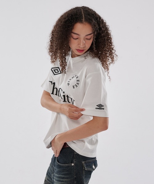 WISH FOR EVER（ウィッシュフォーエバー）の「【UMBRO】GAME LOGO DRAW CODE T / ゲームロゴドローコードT（Tシャツ/カットソー・メンズ・オフホワイト/ネイビー/ブラック・SMALL/MEDIUM/LARGE）」の11枚目の写真