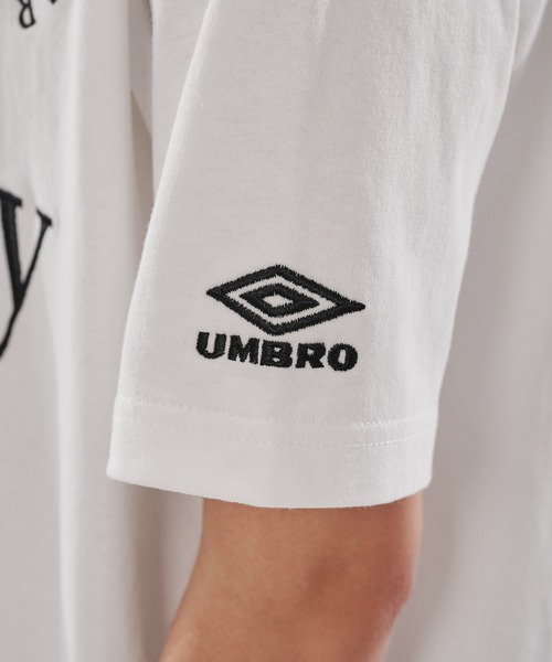 WISH FOR EVER（ウィッシュフォーエバー）の「【UMBRO】GAME LOGO DRAW CODE T / ゲームロゴドローコードT（Tシャツ/カットソー・メンズ・オフホワイト/ネイビー/ブラック・SMALL/MEDIUM/LARGE）」の16枚目の写真