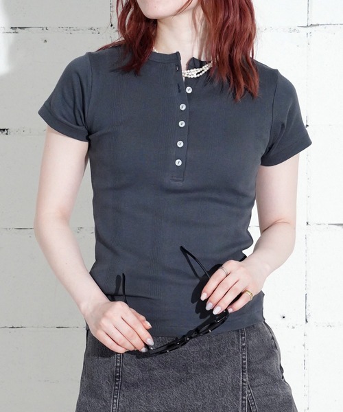 MILLER（ミラー）の「"02"≪Robert P. Miller≫パックT パネルリブ ヘンリーネック Tシャツ（Tシャツ/カットソー・レディース・ホワイト系1/オフホワイト/ブラック/チャコールグレー/ブラック系1・FREE）」の5枚目の写真