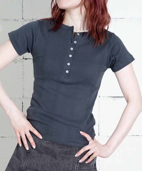 MILLER（ミラー）の「"02"≪Robert P. Miller≫パックT パネルリブ ヘンリーネック Tシャツ（Tシャツ/カットソー・レディース・ホワイト系1/オフホワイト/ブラック/チャコールグレー/ブラック系1・FREE）」の16枚目の写真