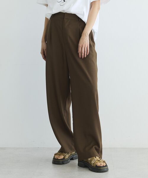 GARAGE OF GOOD CLOTHING(ガレージオブグッドクロージング)の「1タックストレートパンツ(その他パンツ・レディース・ブラウン・38)」の1枚目の写真