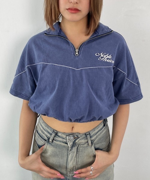 ROGER AND RAW(ロジャーアンドロウ)の「パイピングロゴ刺繍 ハイネック半袖トップス(Tシャツ/カットソー・レディース・ホワイト/ブラック/グリーン/ネイビー・FREE)」の1枚目の写真