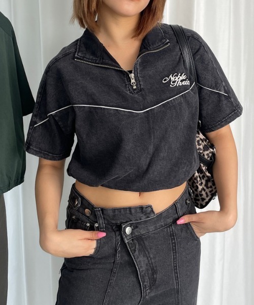 ROGER AND RAW(ロジャーアンドロウ)の「パイピングロゴ刺繍 ハイネック半袖トップス(Tシャツ/カットソー・レディース・ホワイト/ブラック/グリーン/ネイビー・FREE)」の3枚目の写真