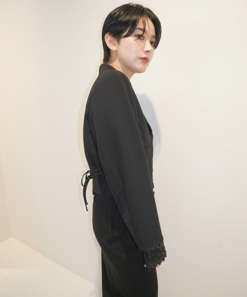 MAISON ELLIE（メゾンエリー）の「corset like cropped jacket（テーラードジャケット・レディース・ブラウン/グレー/ブラック・FREE）」の12枚目の写真