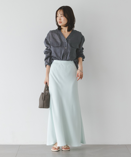 Noble（ノーブル）の「ラミーツイルシアーVカラーシャツ（シャツ/ブラウス・レディース・チャコールグレー/ホワイト/グリーン・FREE）」の6枚目の写真
