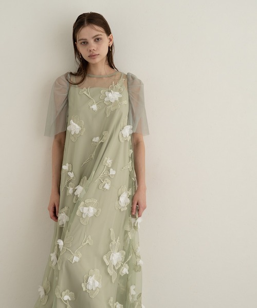 atlo（アトロ）の「ミモレ丈&袖あり フォーマル シアー パフスリーブ チュール Aライン 立体フラワー 刺繍 セレモニー 結婚式二次会 パーティードレス お呼ばれ オケージョンドレス 同窓会成人式（ドレス・レディース・グリーン/オレンジ系その他/ブラック/グレー・M）」の3枚目の写真