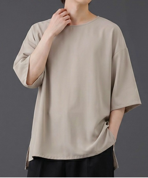 revertical(リバーティカル)の「ビッグシルエット クルーネック 半袖Tシャツ(Tシャツ/カットソー・メンズ・ライトカーキ/ブルー/スモークピンク/ベージュ・MEDIUM/LARGE/SMALL)」の6枚目の写真