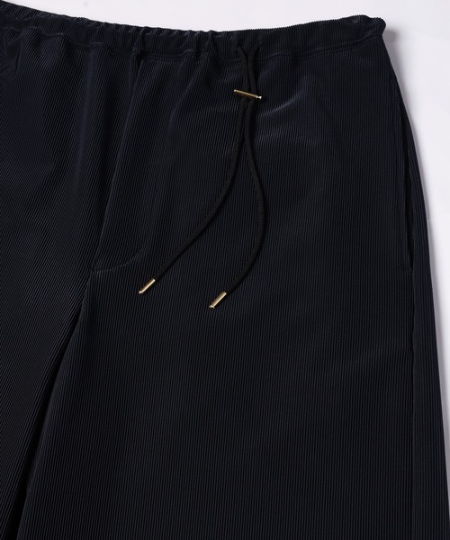 CULLNI(クルニ)の「Ultra Fiber Cord Pique Drawstring Wide Pants(スラックス・メンズ・チャコール/ネイビー/グリーン/ブラック・0/1/2)」の15枚目の写真