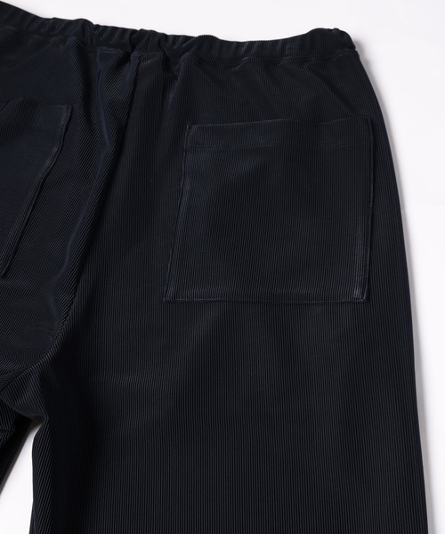 CULLNI(クルニ)の「Ultra Fiber Cord Pique Drawstring Wide Pants(スラックス・メンズ・チャコール/ネイビー/グリーン/ブラック・0/1/2)」の16枚目の写真
