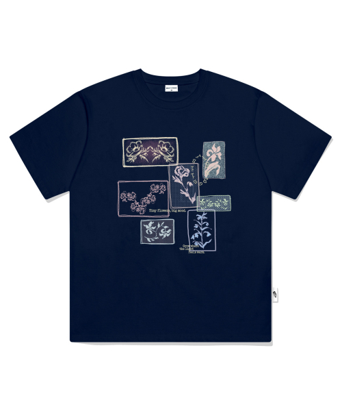 PAGESIISII(ページシシ)の「フラワーコラージュプリント半袖Tシャツネイビー(Tシャツ/カットソー・レディース・その他・SMALL/MEDIUM/LARGE)」の2枚目の写真