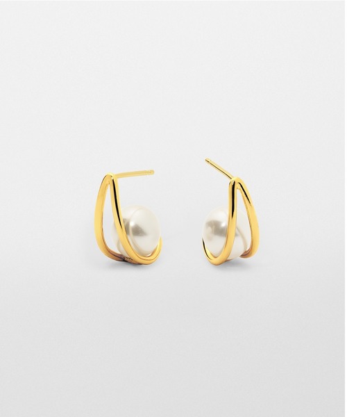 UNITED JEWELS-ef-(ユナイテッドジュエルズイフ)の「Double Line Pearl Stud Pierce(ピアス(両耳用)・レディース・シルバー/イエローゴールド・FREE)」の1枚目の写真