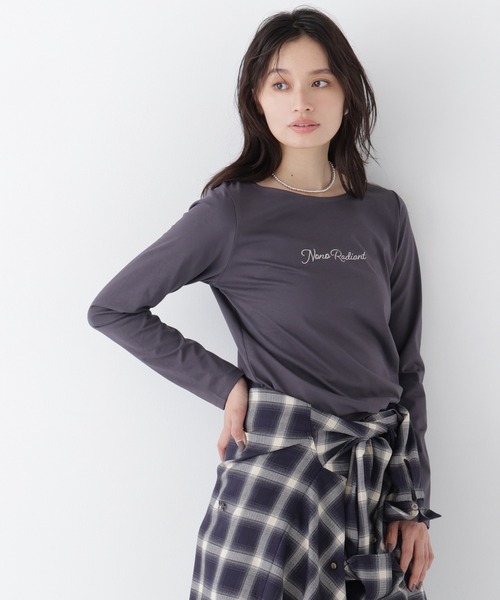 NATURAL BEAUTY BASIC(ナチュラルビューティーベーシック)の「刺繍ロゴロンT(Tシャツ/カットソー・レディース・オフホワイト/チャコールグレー・フリ-)」の9枚目の写真