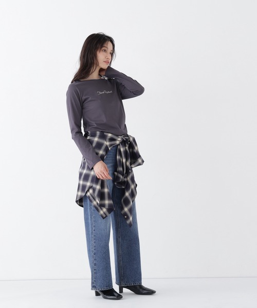 NATURAL BEAUTY BASIC(ナチュラルビューティーベーシック)の「刺繍ロゴロンT(Tシャツ/カットソー・レディース・オフホワイト/チャコールグレー・フリ-)」の10枚目の写真