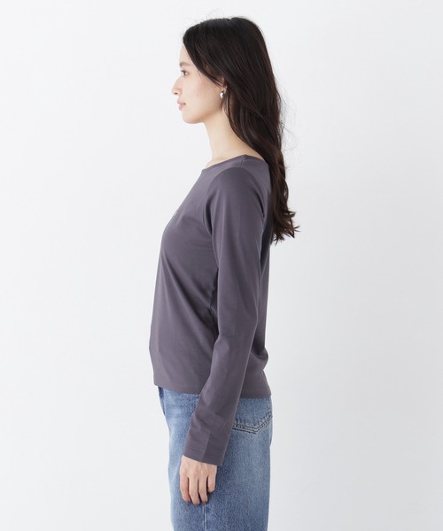 NATURAL BEAUTY BASIC(ナチュラルビューティーベーシック)の「刺繍ロゴロンT(Tシャツ/カットソー・レディース・オフホワイト/チャコールグレー・フリ-)」の3枚目の写真