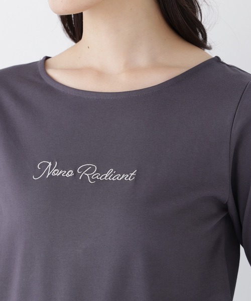 NATURAL BEAUTY BASIC(ナチュラルビューティーベーシック)の「刺繍ロゴロンT(Tシャツ/カットソー・レディース・オフホワイト/チャコールグレー・フリ-)」の5枚目の写真