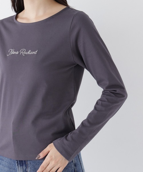 NATURAL BEAUTY BASIC(ナチュラルビューティーベーシック)の「刺繍ロゴロンT(Tシャツ/カットソー・レディース・オフホワイト/チャコールグレー・フリ-)」の6枚目の写真