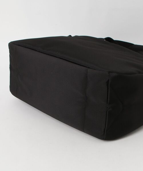 incase(インケース)の「INCO500104-BLK Incase Grid Shoulder Bag - Black(ショルダーバッグ・メンズ・ブラック・ONE SIZE)」の2枚目の写真
