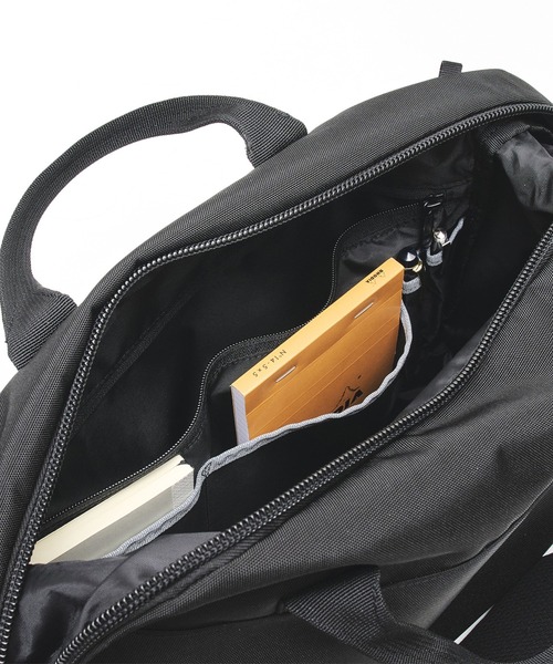 incase(インケース)の「INCO500104-BLK Incase Grid Shoulder Bag - Black(ショルダーバッグ・メンズ・ブラック・ONE SIZE)」の17枚目の写真