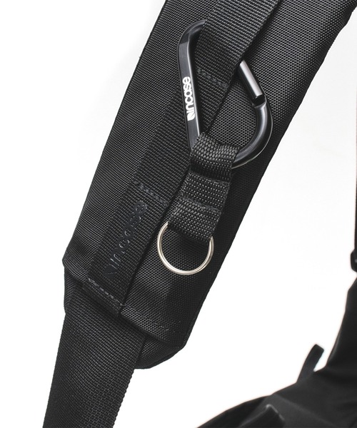 incase(インケース)の「INCO500104-BLK Incase Grid Shoulder Bag - Black(ショルダーバッグ・メンズ・ブラック・ONE SIZE)」の19枚目の写真