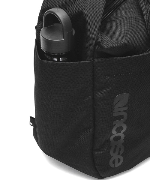 incase(インケース)の「INCO500104-BLK Incase Grid Shoulder Bag - Black(ショルダーバッグ・メンズ・ブラック・ONE SIZE)」の22枚目の写真