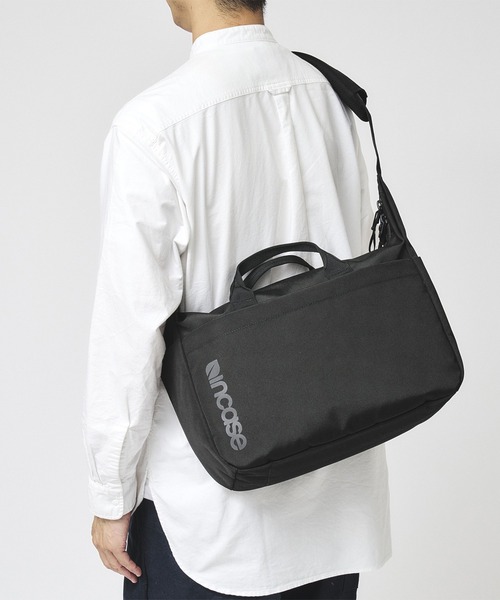 incase(インケース)の「INCO500104-BLK Incase Grid Shoulder Bag - Black(ショルダーバッグ・メンズ・ブラック・ONE SIZE)」の14枚目の写真