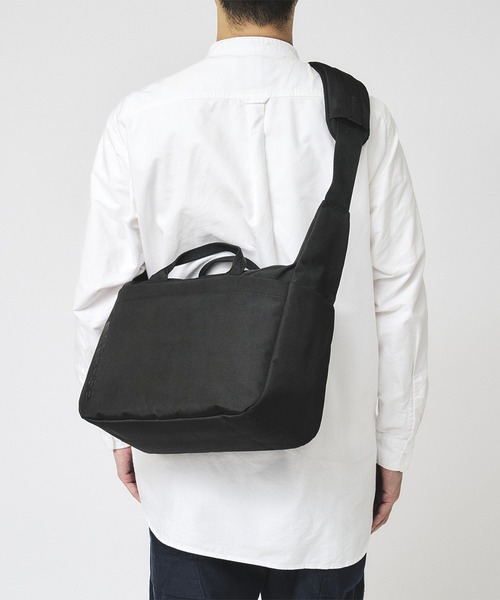 incase(インケース)の「INCO500104-BLK Incase Grid Shoulder Bag - Black(ショルダーバッグ・メンズ・ブラック・ONE SIZE)」の15枚目の写真