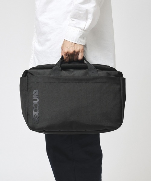 incase(インケース)の「INCO500104-BLK Incase Grid Shoulder Bag - Black(ショルダーバッグ・メンズ・ブラック・ONE SIZE)」の16枚目の写真