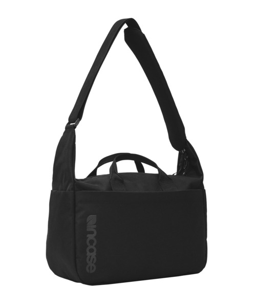 incase(インケース)の「INCO500104-BLK Incase Grid Shoulder Bag - Black(ショルダーバッグ・メンズ・ブラック・ONE SIZE)」の11枚目の写真