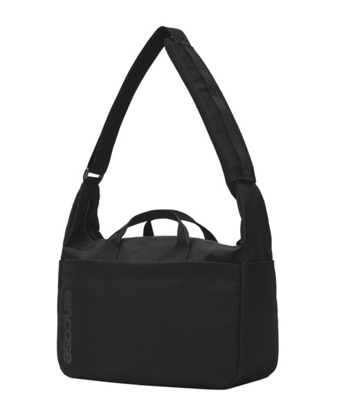 incase(インケース)の「INCO500104-BLK Incase Grid Shoulder Bag - Black(ショルダーバッグ・メンズ・ブラック・ONE SIZE)」の5枚目の写真
