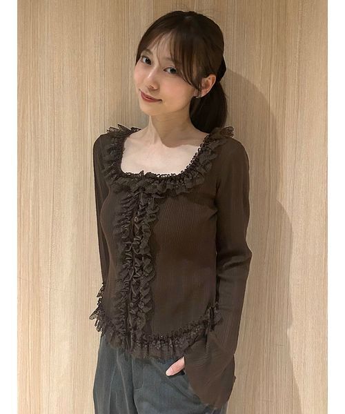 SNIDEL(スナイデル)の「【ベストセラー/多色展開あり】フリルニットプルオーバー(ニット/セーター・レディース・ブラウン/イエロー/グレー/レッド/ブラック/ライトグレー/ライトブルー/マルチ/ライトピンク/アイボリー/ピンクベージュ・F)」の1枚目の写真