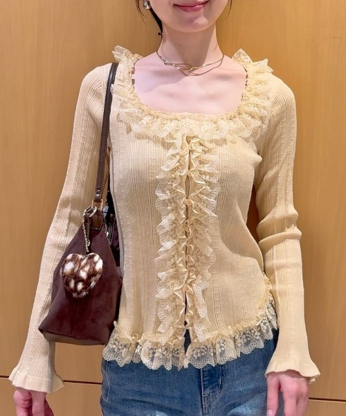 SNIDEL(スナイデル)の「【ベストセラー/多色展開】フリルニットプルオーバー(ニット/セーター・レディース・ブラウン/イエロー/グレー/レッド/ブラック/ライトグレー/ライトブルー/マルチ/ライトピンク/アイボリー/ピンクベージュ・F)」の7枚目の写真