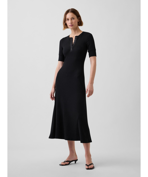 GAP(ギャップ)の「モダンリブ ヘンリーネック マキシワンピース(ワンピース・レディース・ブラウン/ブラック・XS/S/M/L/XXS)」の2枚目の写真