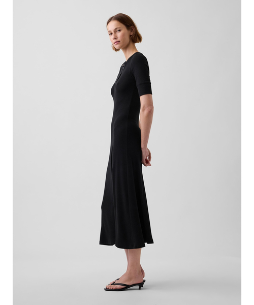 GAP(ギャップ)の「モダンリブ ヘンリーネック マキシワンピース(ワンピース・レディース・ブラウン/ブラック・XS/S/M/L/XXS)」の7枚目の写真